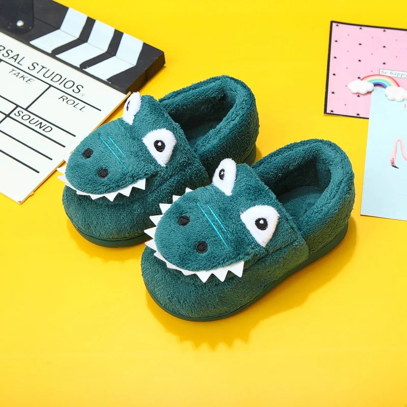 Cute green plush slippers with dinosaur cartoon pattern, suitable for toddler boys and girls, indoor wear
