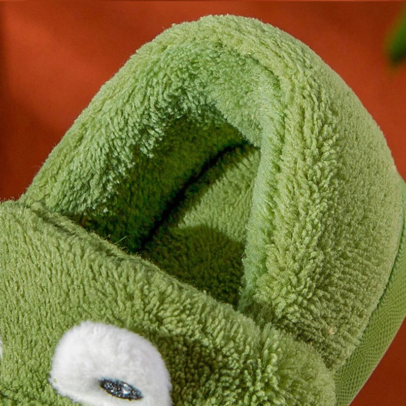 Cute green plush slippers with dinosaur cartoon pattern, suitable for toddler boys and girls, indoor wear