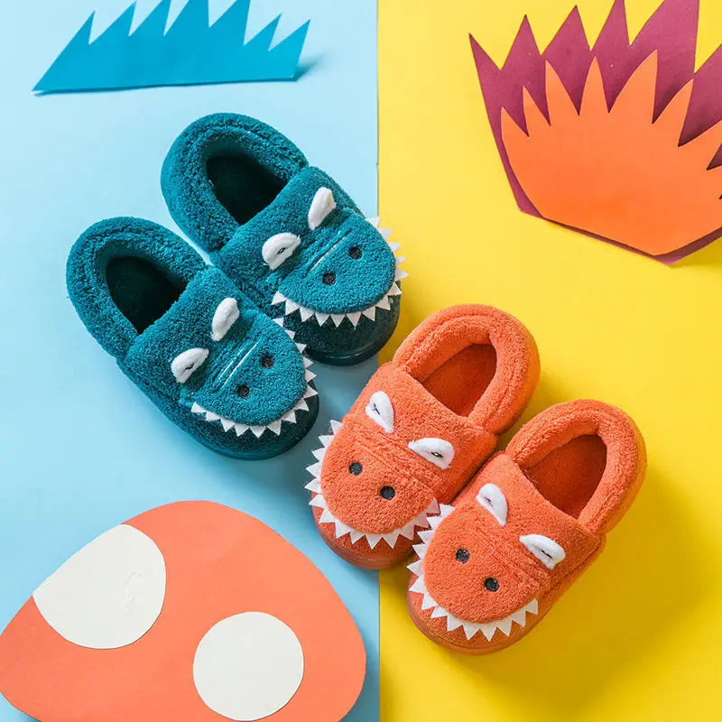 Cute green plush slippers with dinosaur cartoon pattern, suitable for toddler boys and girls, indoor wear