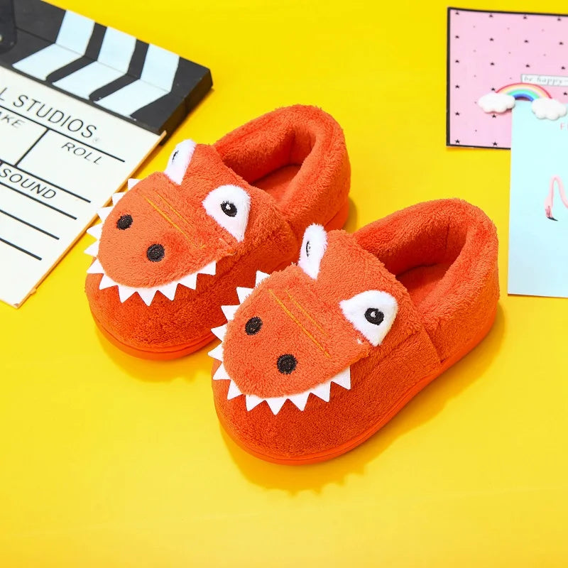 Cute green plush slippers with dinosaur cartoon pattern, suitable for toddler boys and girls, indoor wear