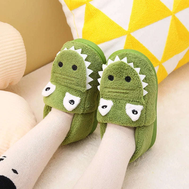 Cute green plush slippers with dinosaur cartoon pattern, suitable for toddler boys and girls, indoor wear