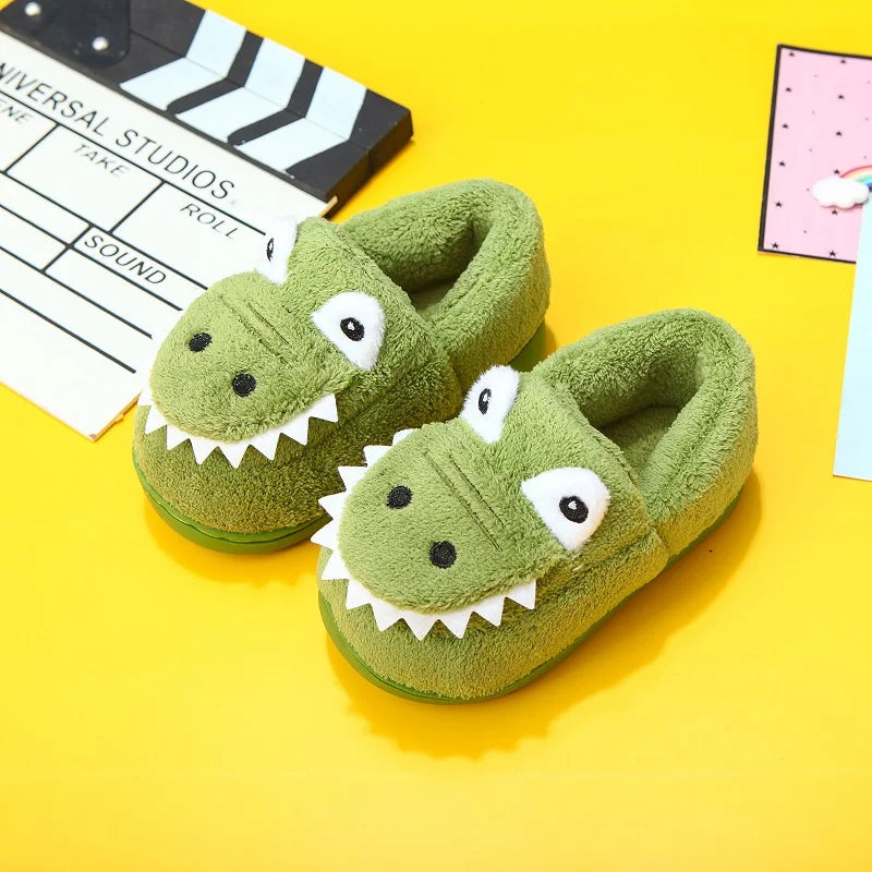 Cute green plush slippers with dinosaur cartoon pattern, suitable for toddler boys and girls, indoor wear